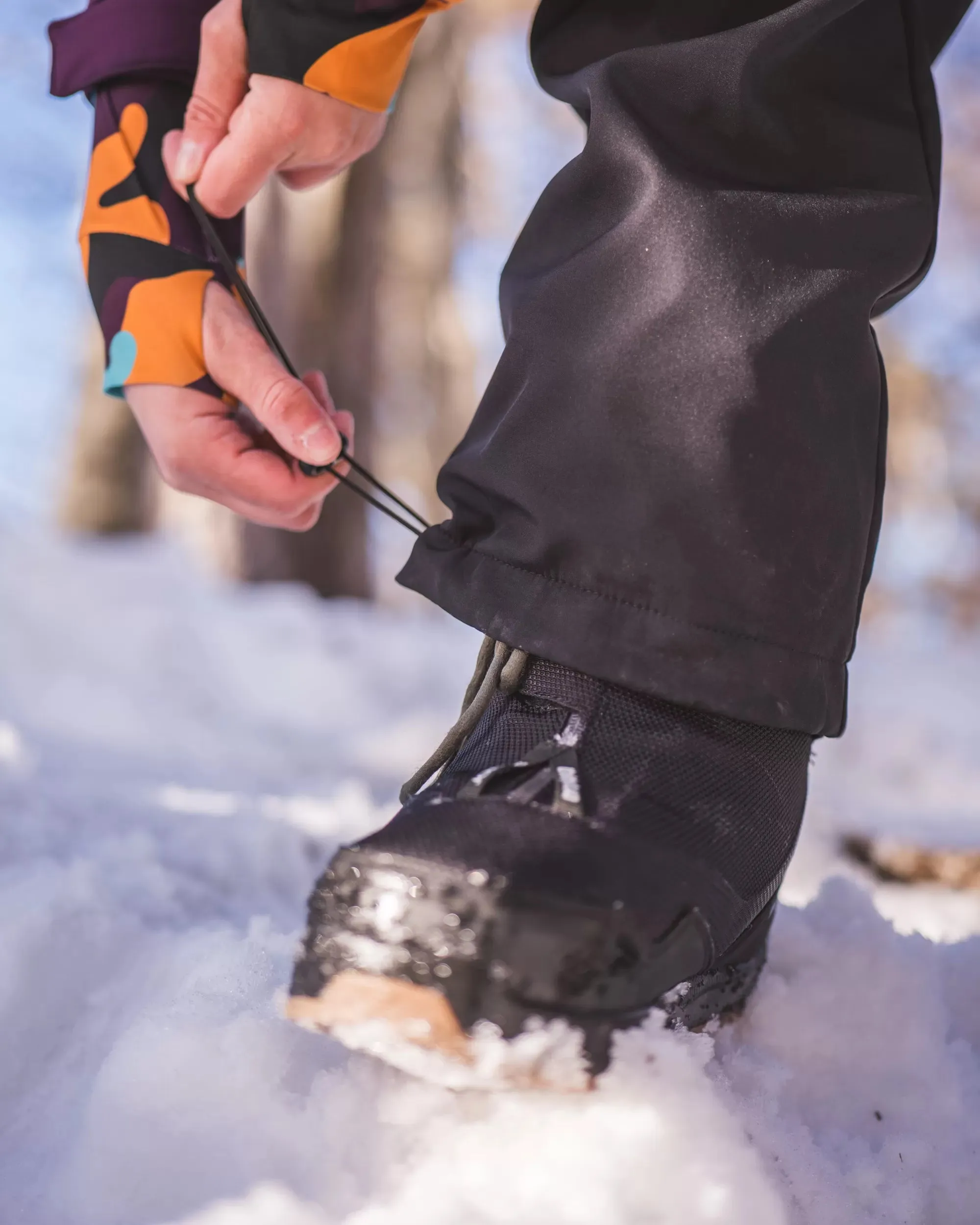 BLACKOUT SNOW PANTS