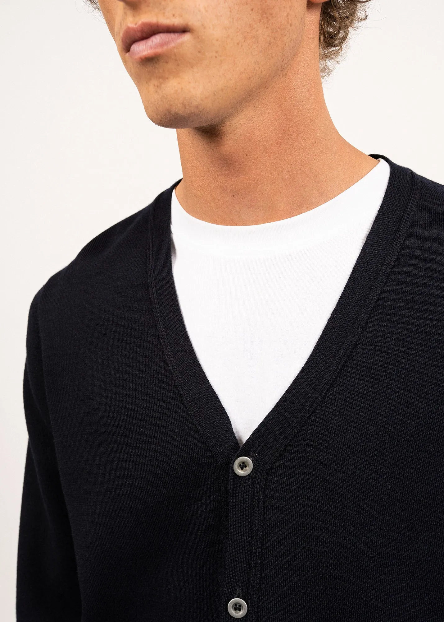 Guingamp buttoned cardigan - in extra soft merino wool (NAVY)