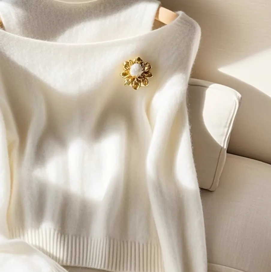 High-end Turtleneck Soft White Knitwear