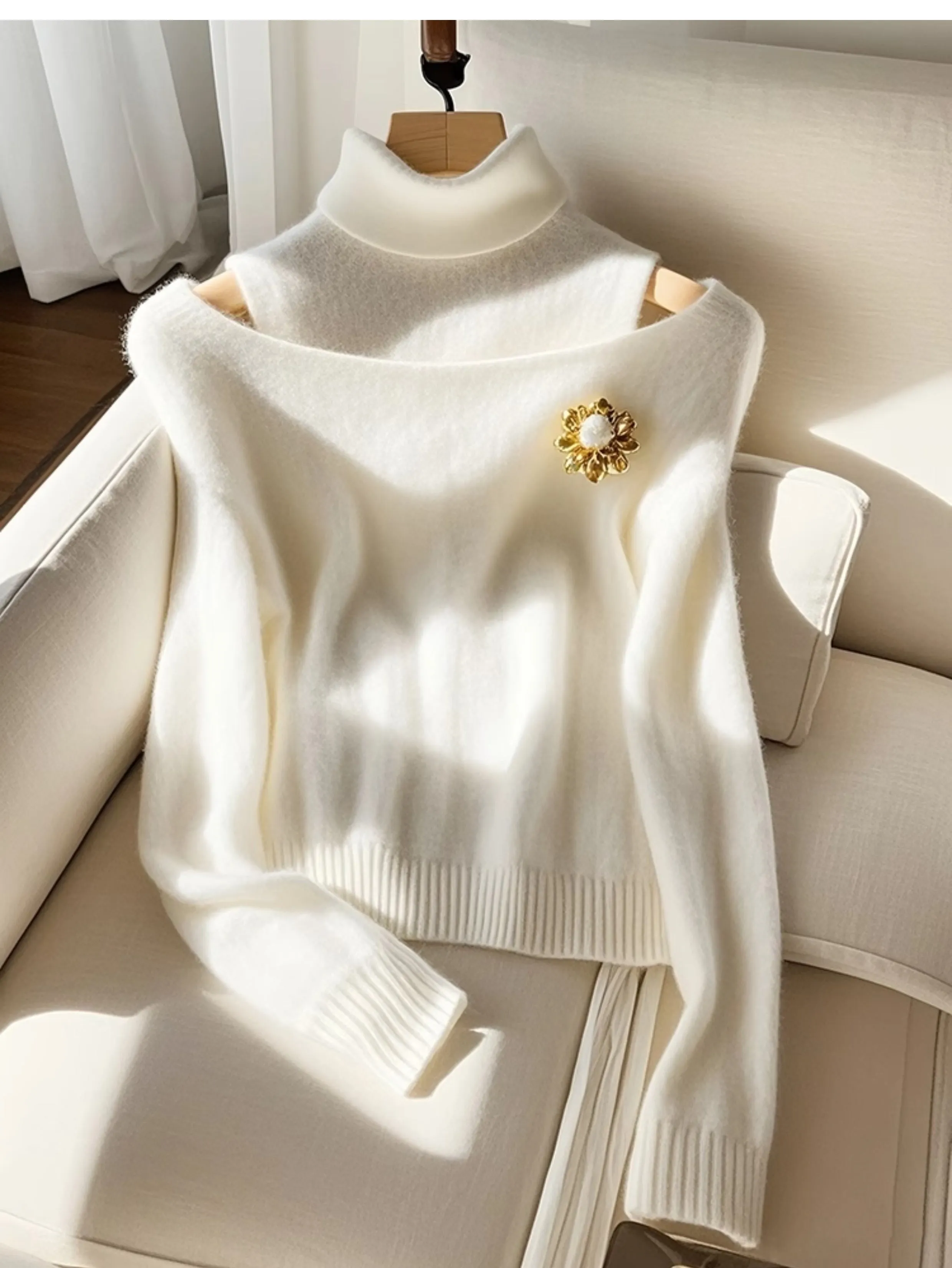 High-end Turtleneck Soft White Knitwear