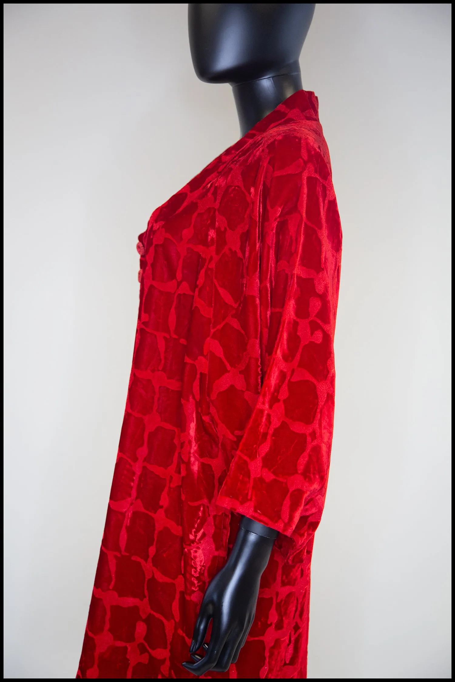 Vinatge 1950s Red Velvet Michiyuki Kimono